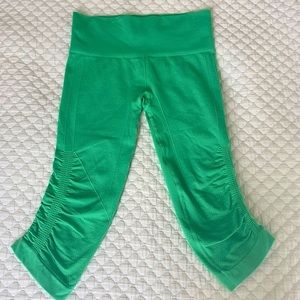 Lululemon Ebb & Flow Green Capri Crop Leggings